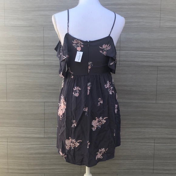 cold shoulder dress Size Small New - Picture 2 of 8